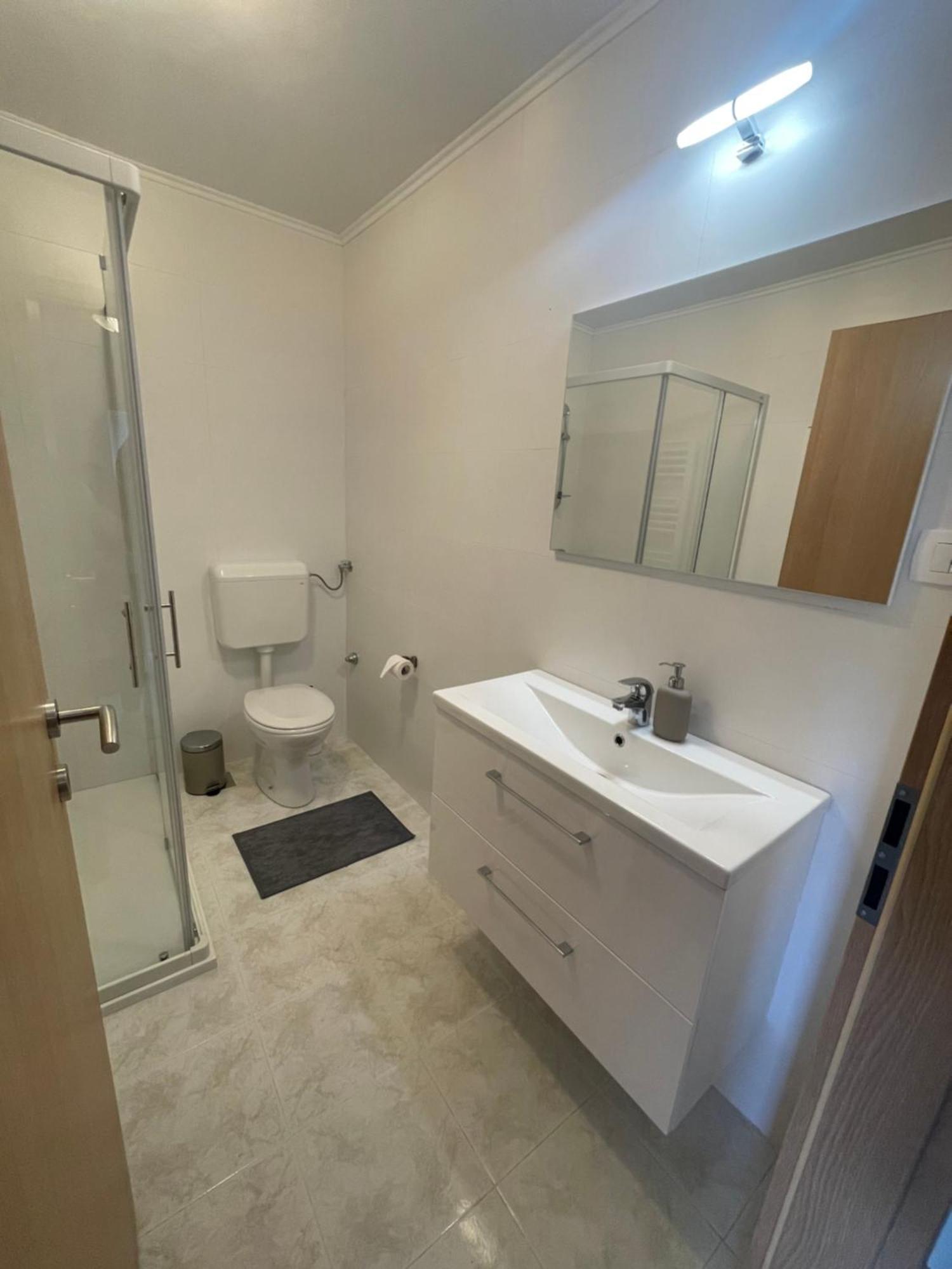 Apartma Pri Cesarjevih Sežana Buitenkant foto